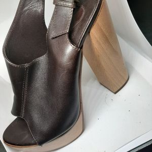 Chloe Shoes Size 38. BROWN